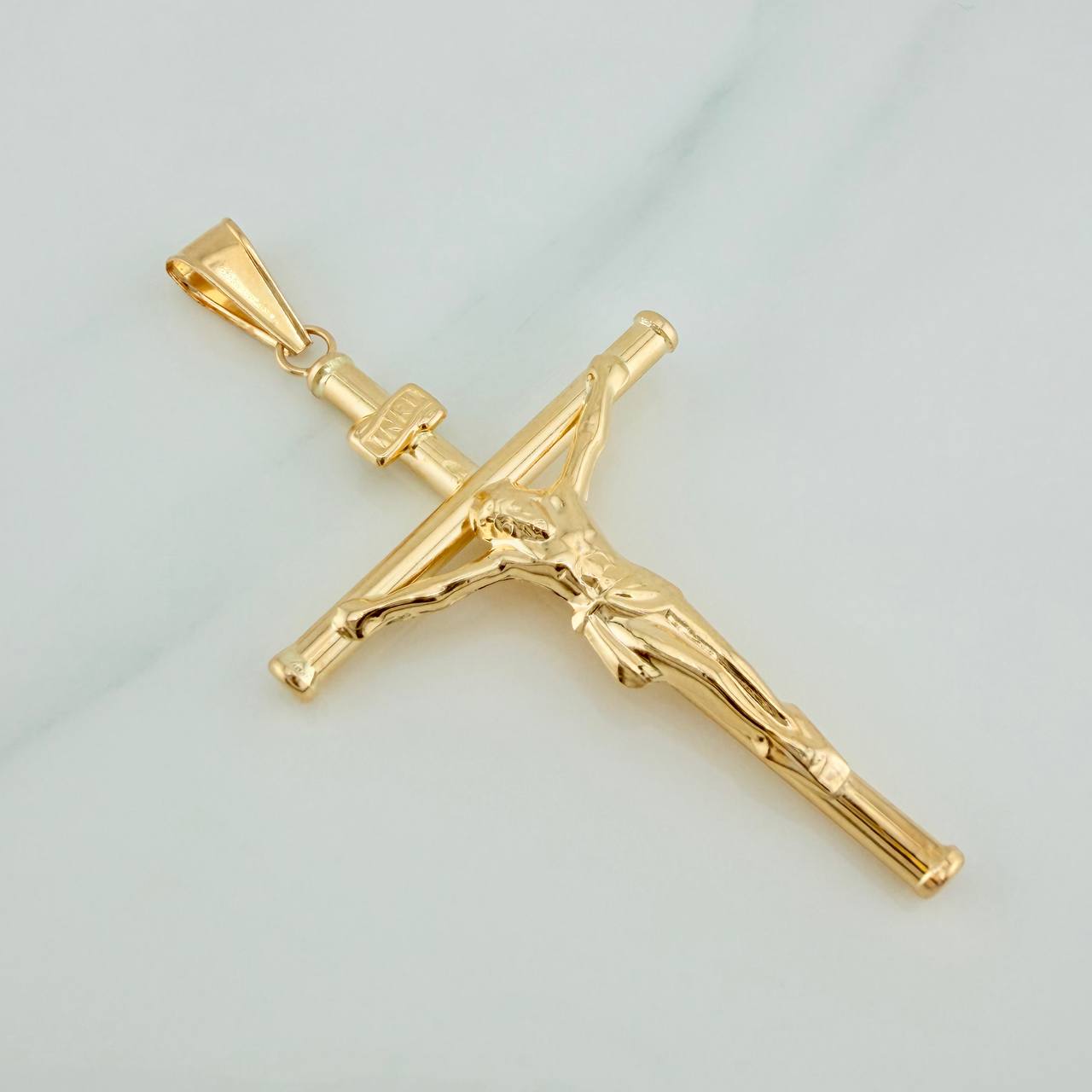 Dije Cruz Cristo 3.15gr / 2 1/4 in / Oro Amarillo 18K %