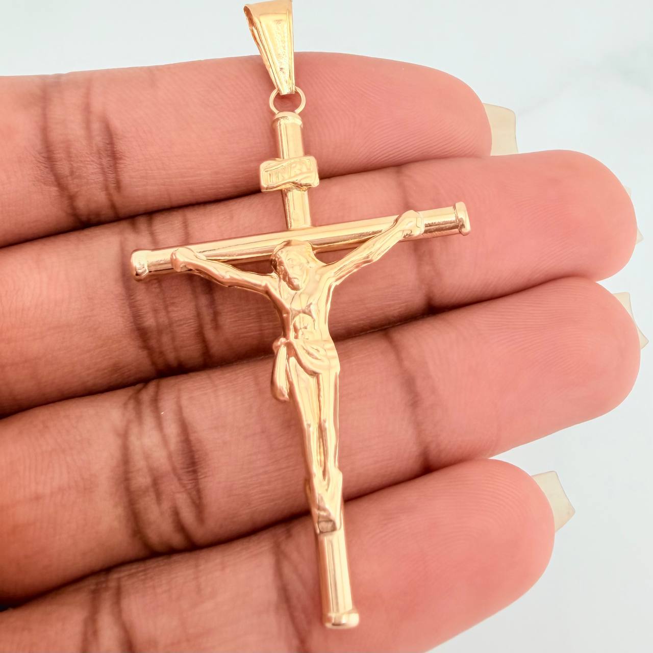 Dije Cruz Cristo 3.15gr / 2 1/4 in / Oro Amarillo 18K %