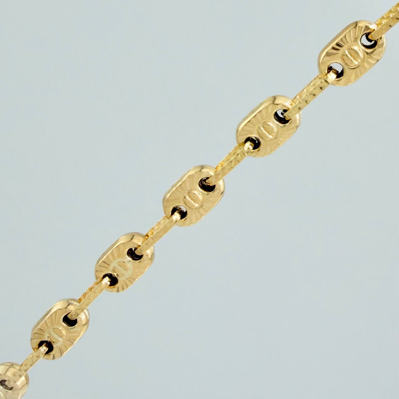Rustic Screw Chain 14.75gr / 24 1/4 in / 4.3mm 18K Yellow Gold %