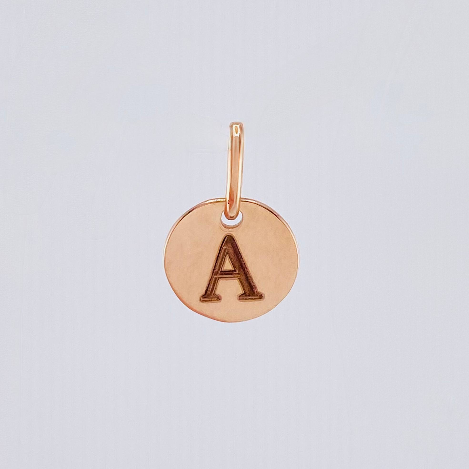 Dije Placa Letra A 0.9gr / 1/2 in / Oro Rosa 18K