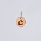 Dije Placa Letra C 0.85gr / 1/2 in / Oro Rosa 18K