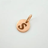 Dije Placa Letra S 0.9gr / 1/2 in / Oro Rosa 18K