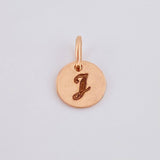 Dije Placa Letra J 0.9gr / 1/2 in / Oro Rosa 18K *
