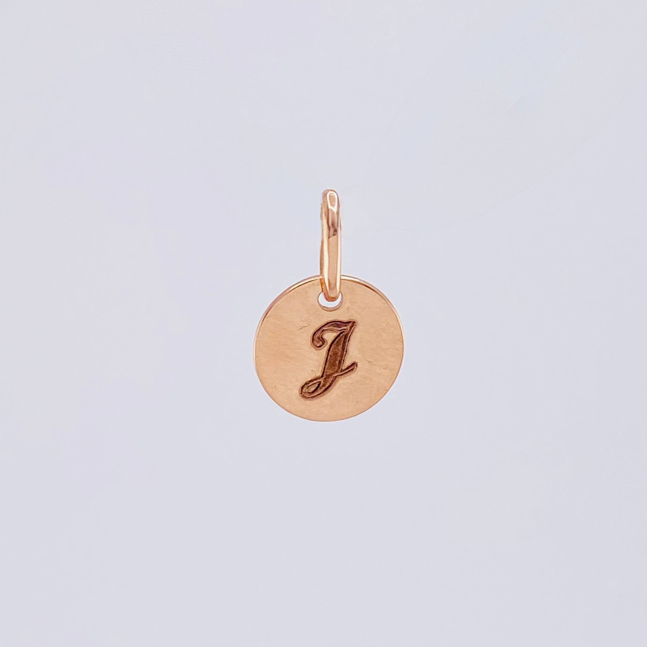 Dije Placa Letra J 0.9gr / 1/2 in / Oro Rosa 18K