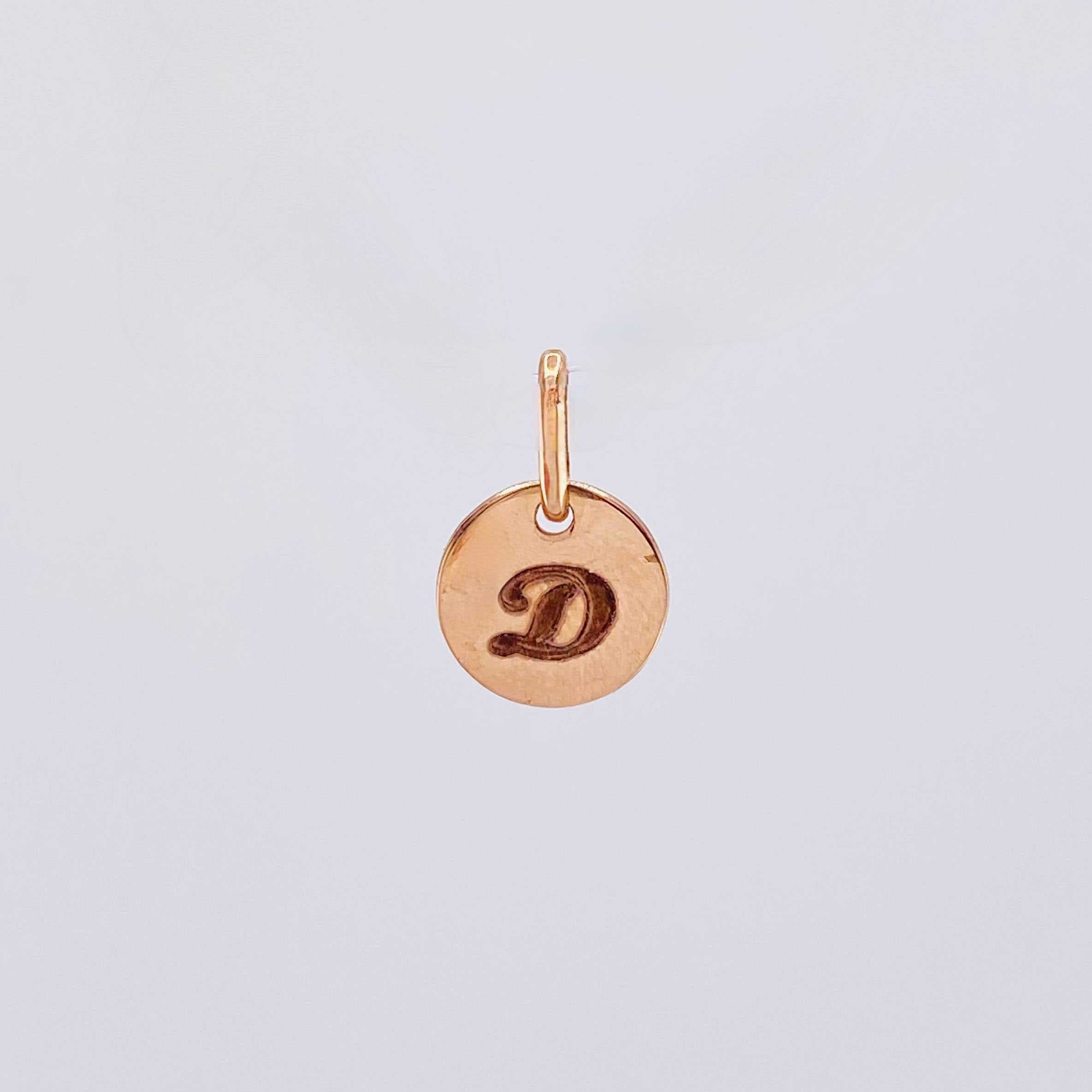 Dije Placa Letra D 0.9gr / 1/2 in / Oro Rosa 18K
