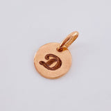 Dije Placa Letra D 0.9gr / 1/2 in / Oro Rosa 18K *