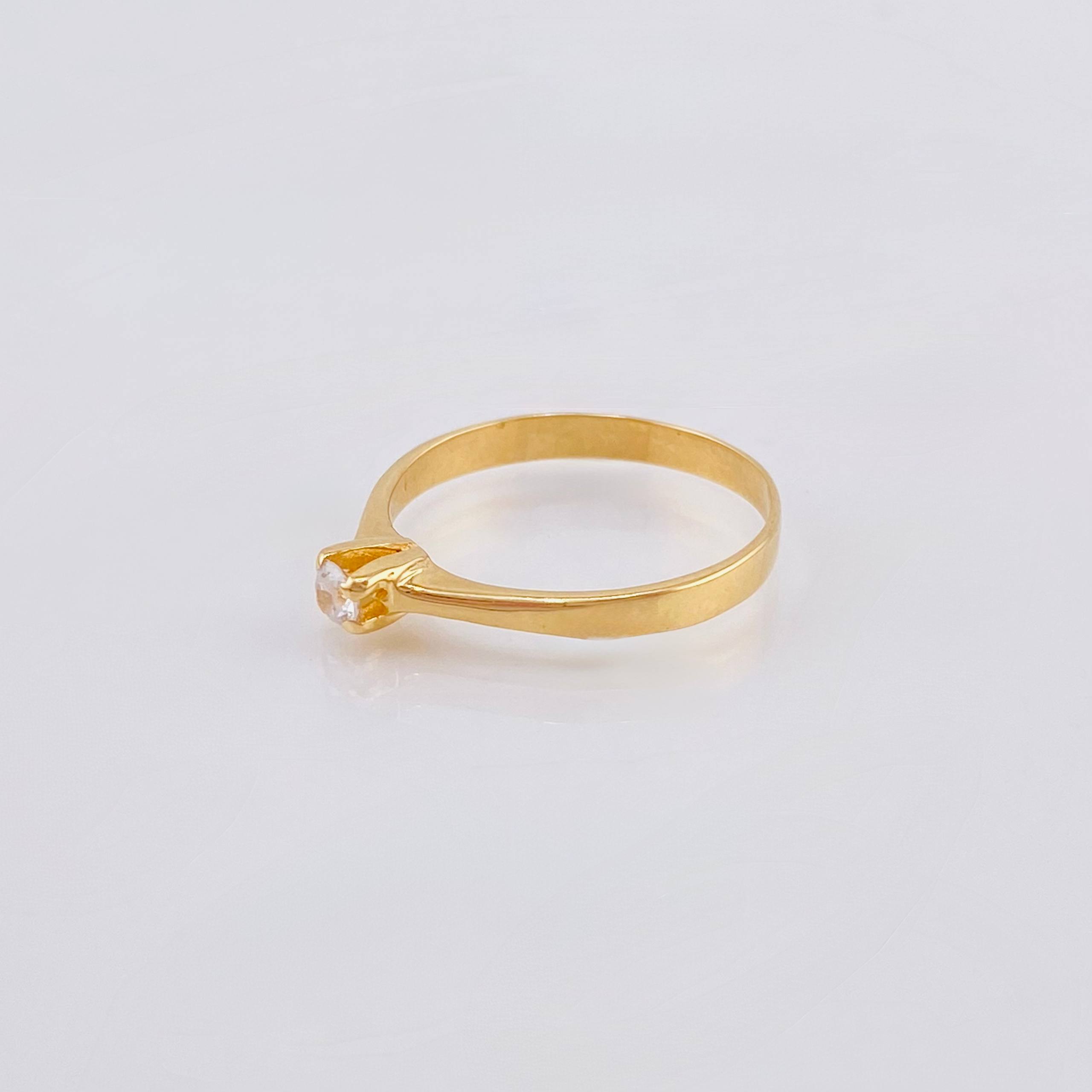 Anillo Solitario 1.8gr / T6 3/4 / Oro Amarillo 18K ©