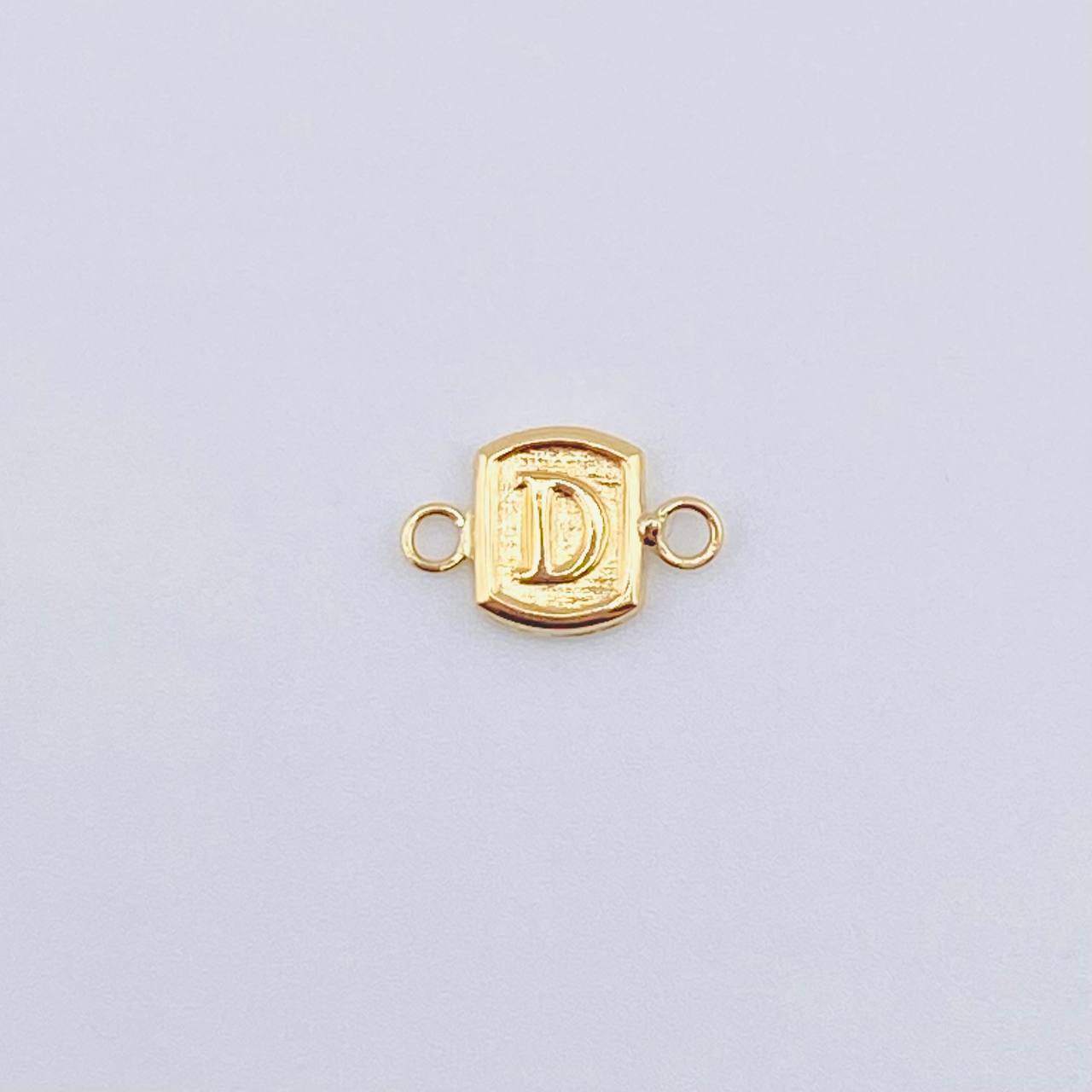 Herraje Letra D 0.3gr / 1/2 in / Oro Amarillo 18K