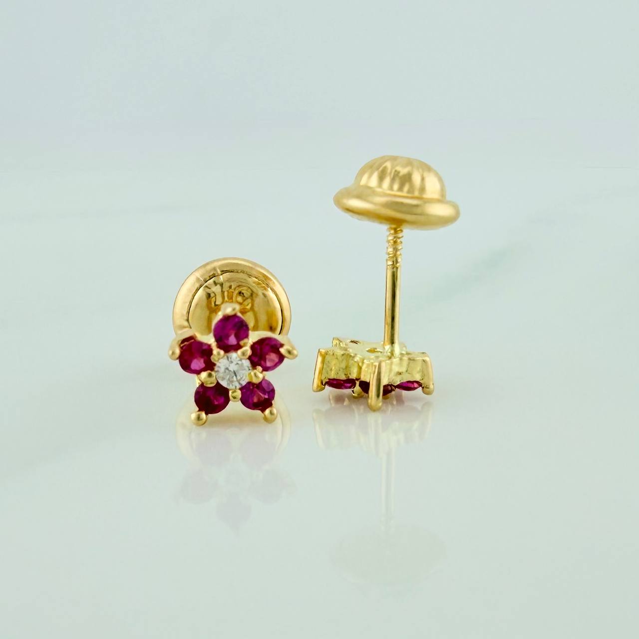 Flower Stud Earrings 0.8gr / 4.9mm 18K Yellow Gold %