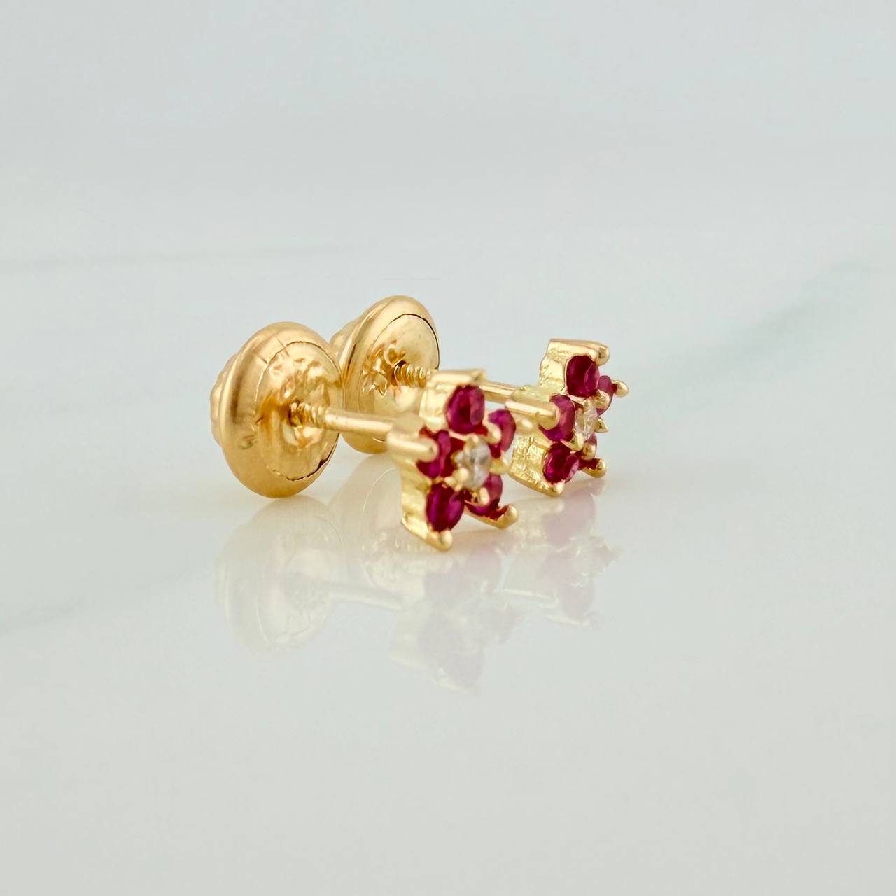 Flower Stud Earrings 0.8gr / 4.9mm 18K Yellow Gold %