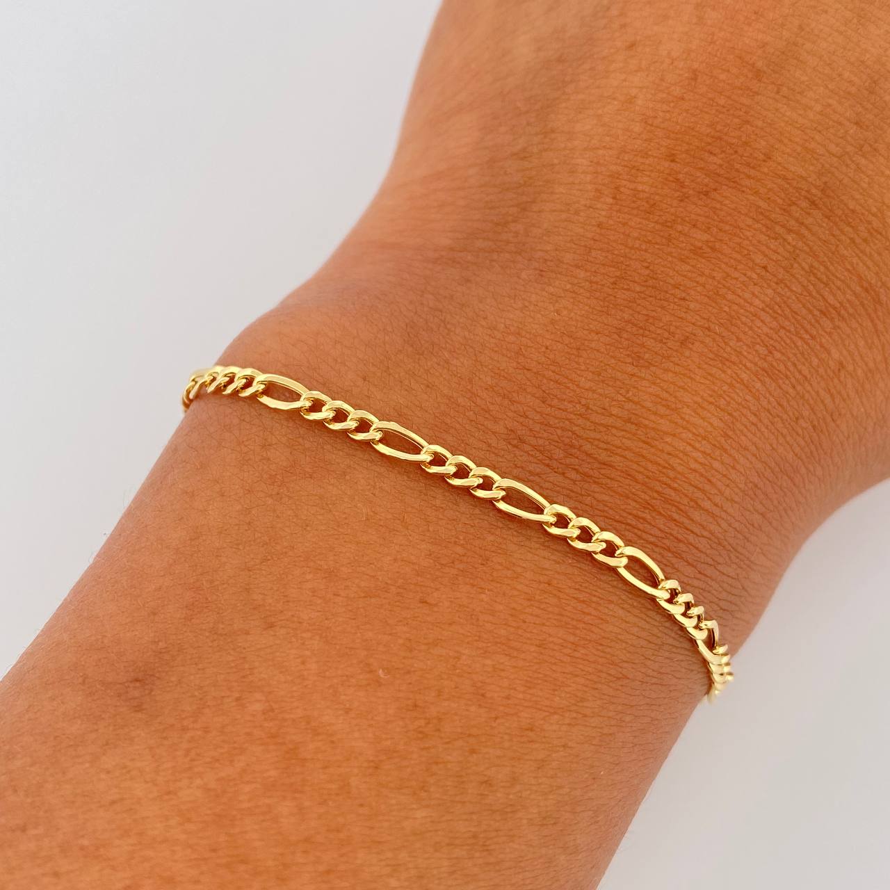 Figaro Bracelet 1.15gr / 7.7in / 18K Gold +1$