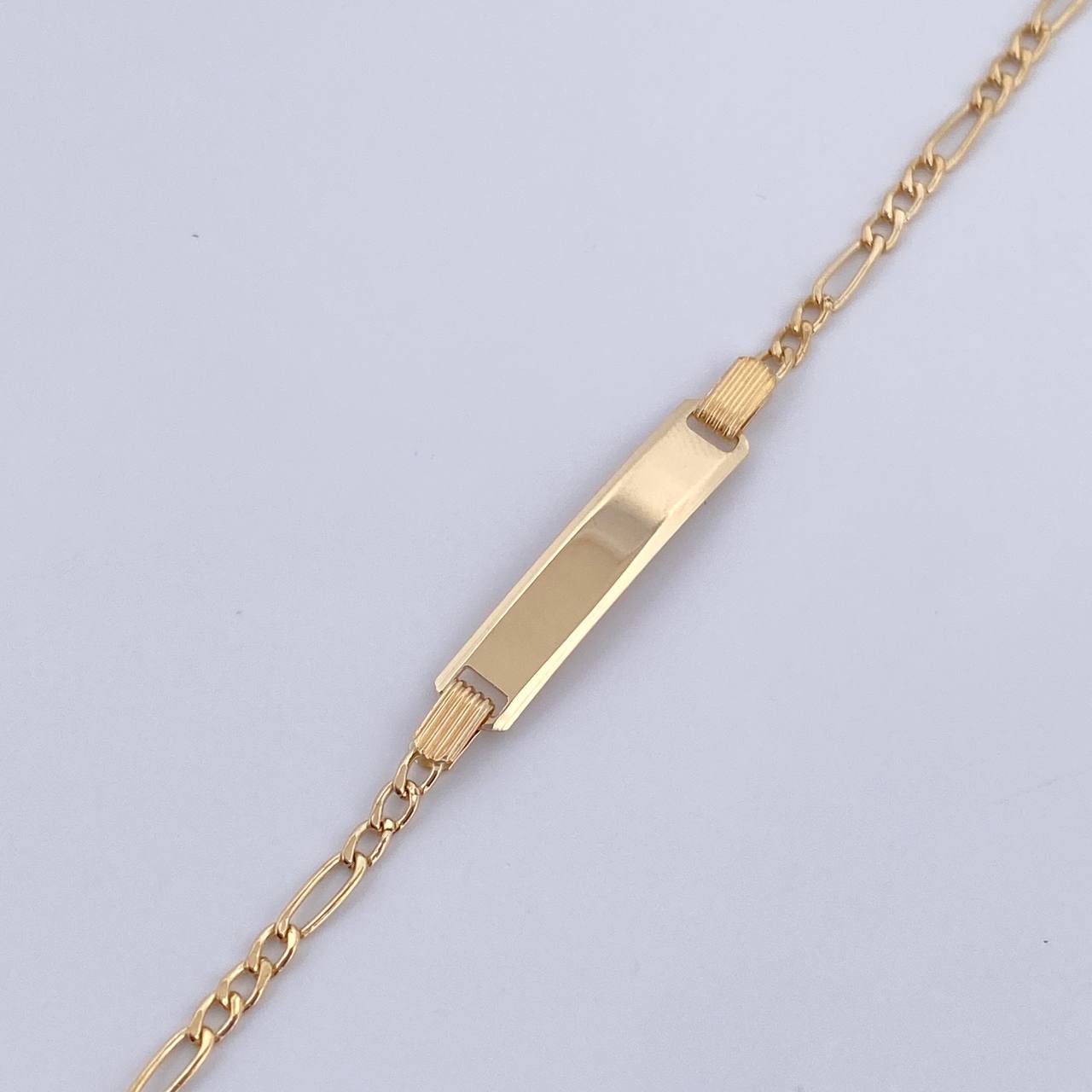 Pulso Bebé Figaro 1.45gr / 14.3cm / 1.7mm Placa Rectagular Curva Oro Amarillo +1 18K $