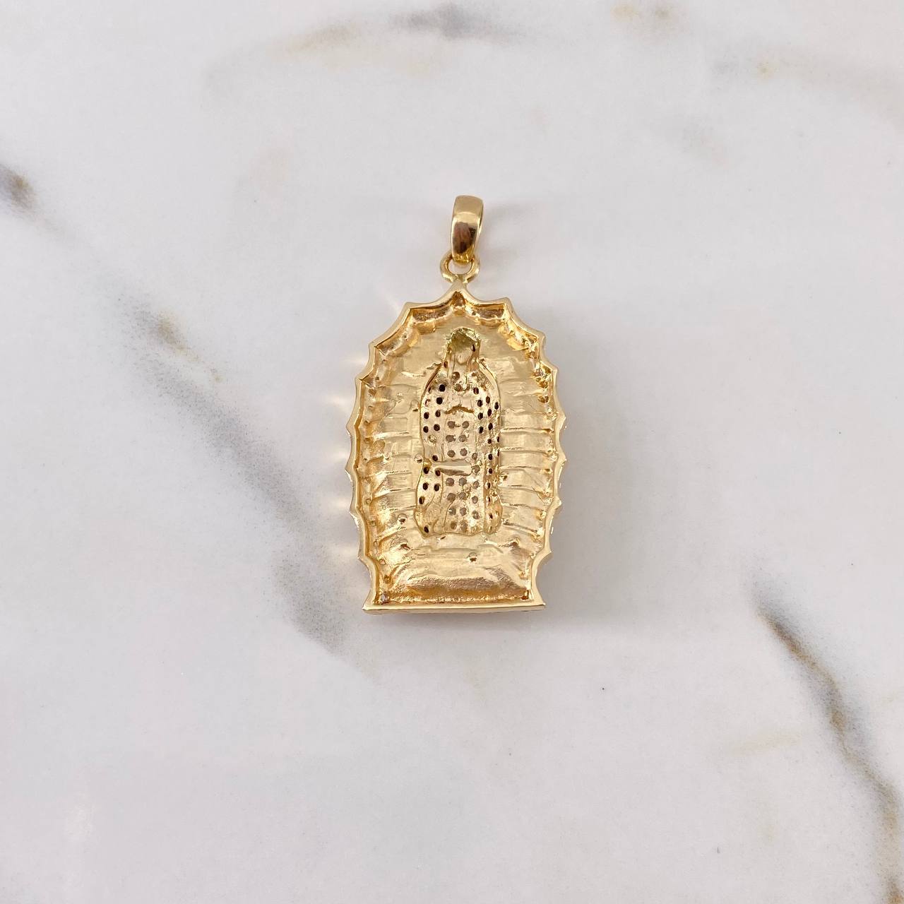 Dije Virgen Guadalupe 11.65gr / 4.2cm / Circones Negros Blancos Oro Amarillo 18K $