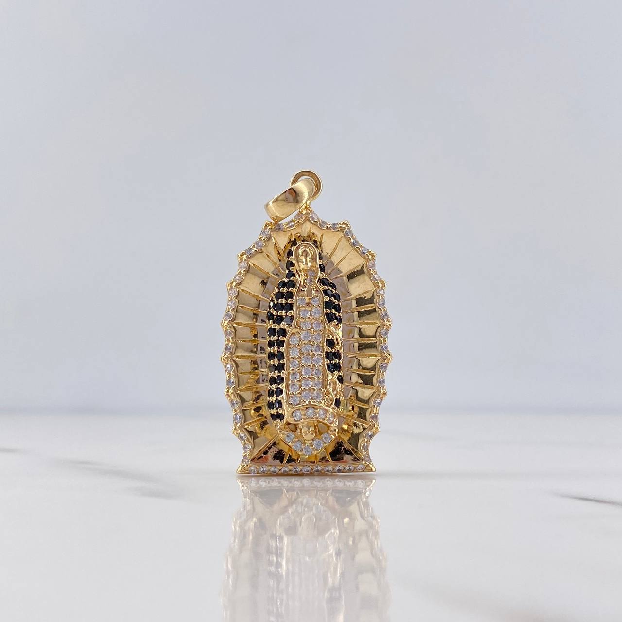 Dije Virgen Guadalupe 11.65gr / 4.2cm / Circones Negros Blancos Oro Amarillo 18K $