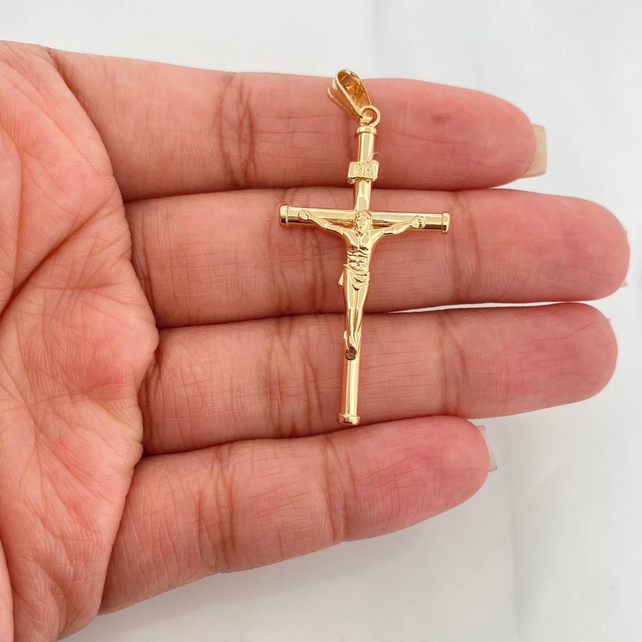 Dije Cruz Cristo 1.85 g / 2 in Oro Amarillo 18K