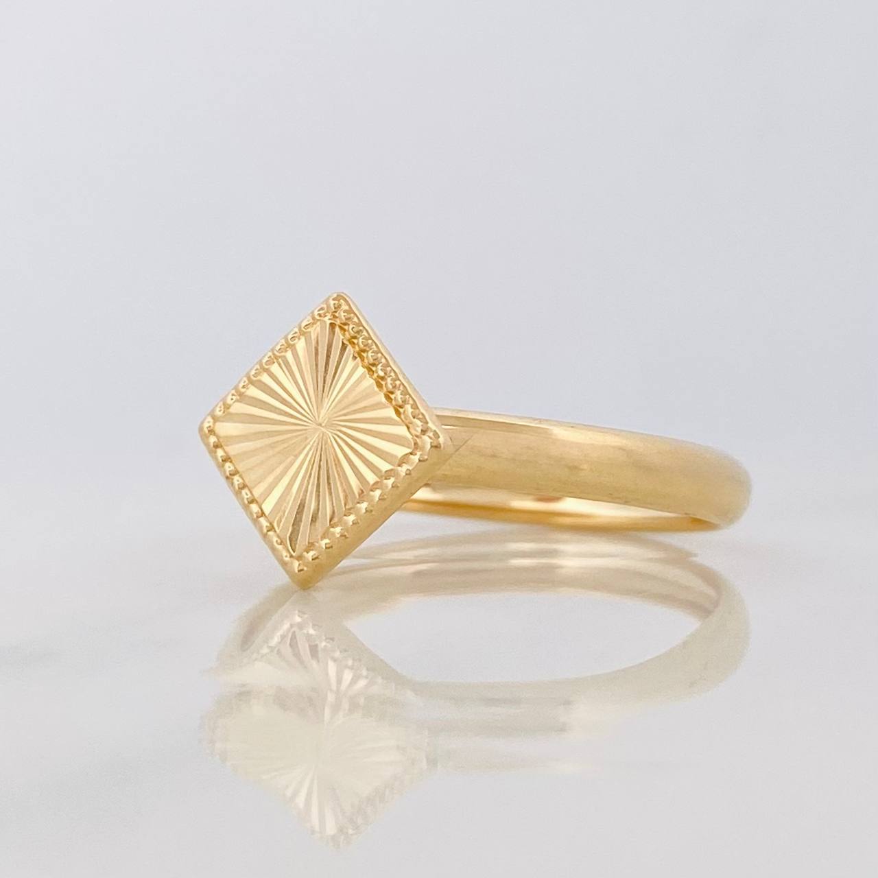 Anillo Rombo Diamantado 1.05g / T8 1/4 Oro Amarillo 18K