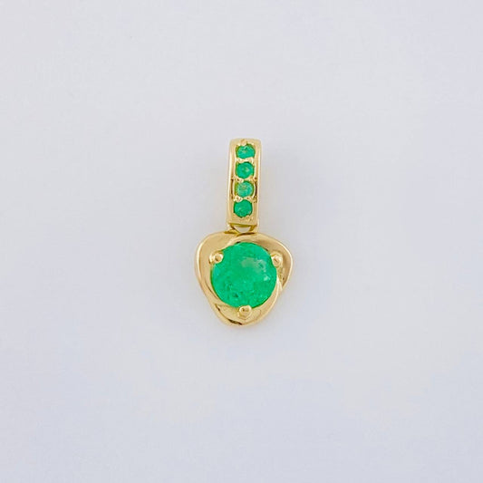 Dije Nila Esmeraldas 35Pts 0.8 g / 1 in Oro Amarillo 18K