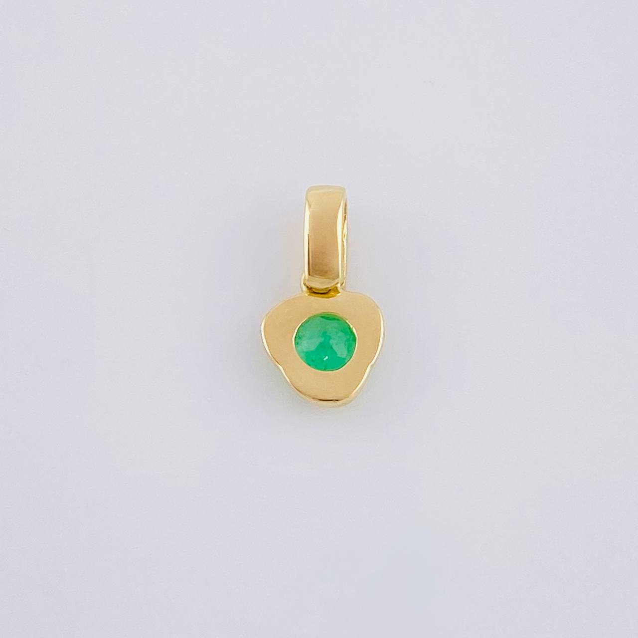 Dije Nila Esmeraldas 35Pts 0.8 g / 1 in Oro Amarillo 18K