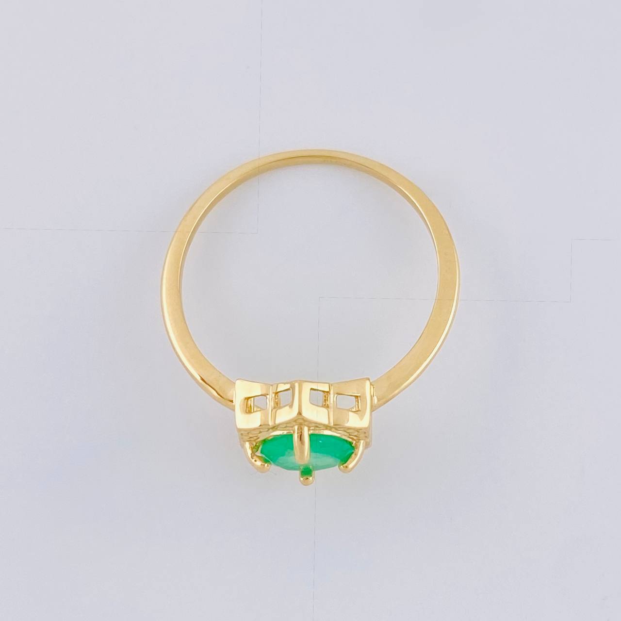 Anillo Elegancia Esmeraldas 57Pts 2.25 g / T7 3/4 Oro Amarillo 18K
