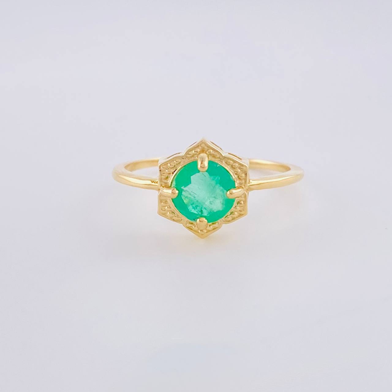 Anillo Elegancia Esmeraldas 57Pts 2.25 g / T7 3/4 Oro Amarillo 18K