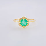 Anillo Elegancia Esmeraldas 57Pts 2.25 g / T7 3/4 Oro Amarillo 18K