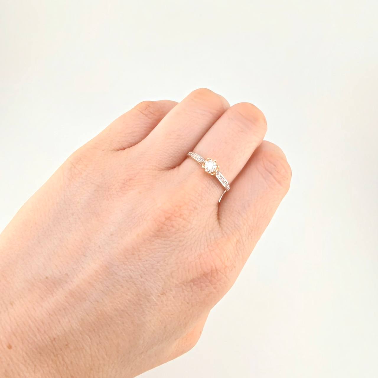 Anillo Solitario Corazón Barroco 2.1 g / T7 1/2 Dos Oros Amarillo Blanco 18K
