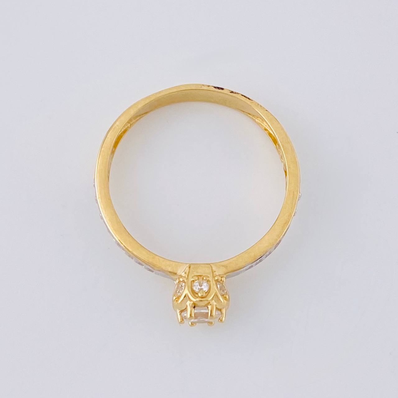 Anillo Solitario Cetro Floreado 2.8 g / T7 1/2 Dos Oros Amarillo Blanco 18K