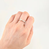 Anillo Solitario Puente Carril Descendiente 2.1 g / T7 Dos Oros Amarillo Blanco 18K