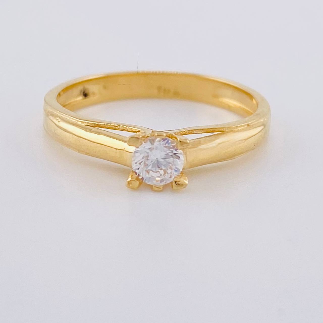 Anillo Solitario Lineal Arterial 2.15 g / T7 Oro Amarillo 18K