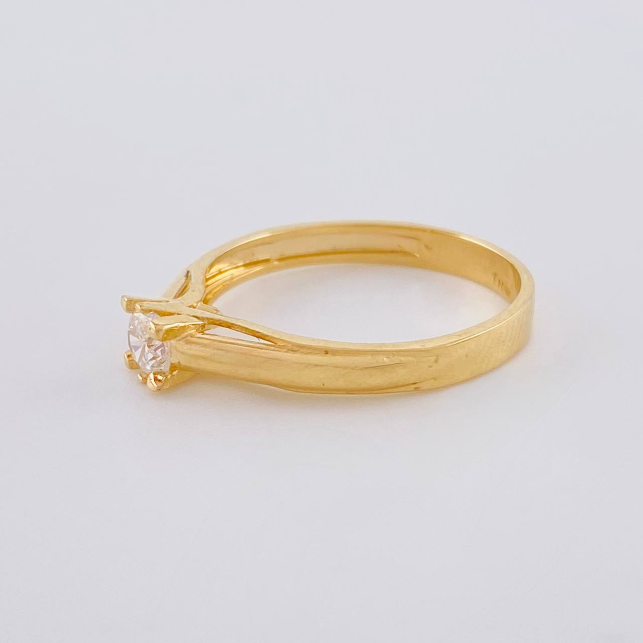 Anillo Solitario Lineal Arterial 2.15 g / T7 Oro Amarillo 18K