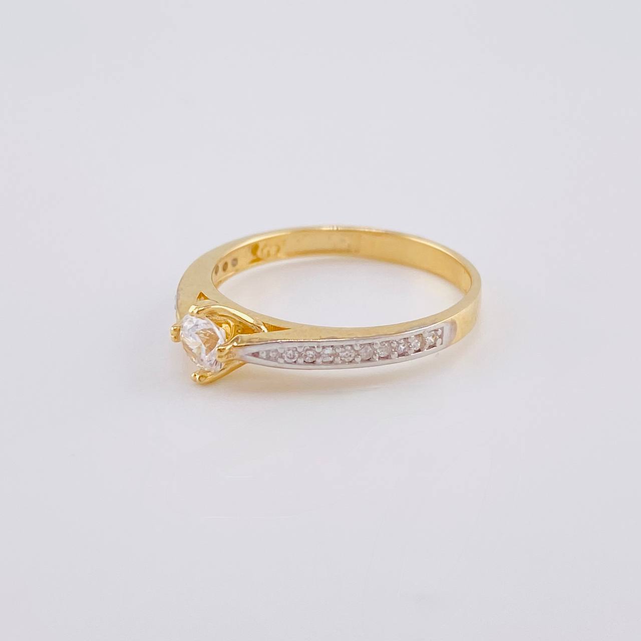 Anillo Solitario Vértice Encontrado 2.3 g / T6 3/4 Oro Amarillo 18K