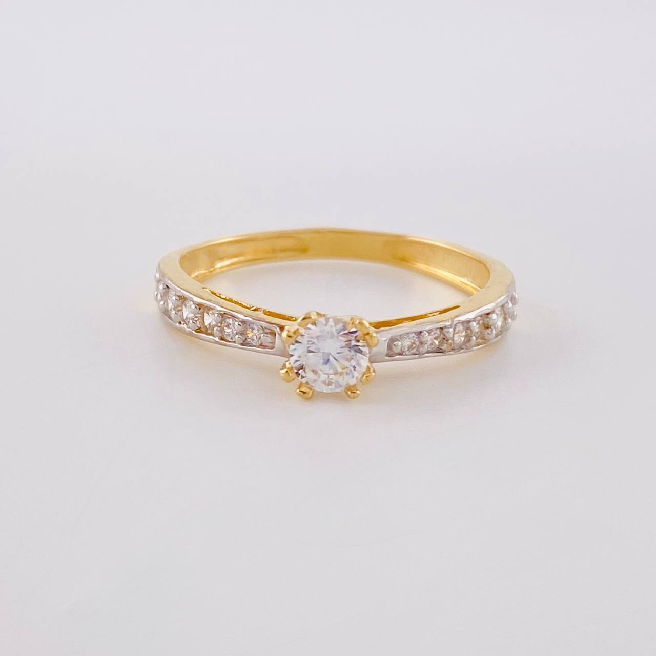 Anillo Solitario Puente Carril Descendiente 2.1 g / T7 Dos Oros Amarillo Blanco 18K