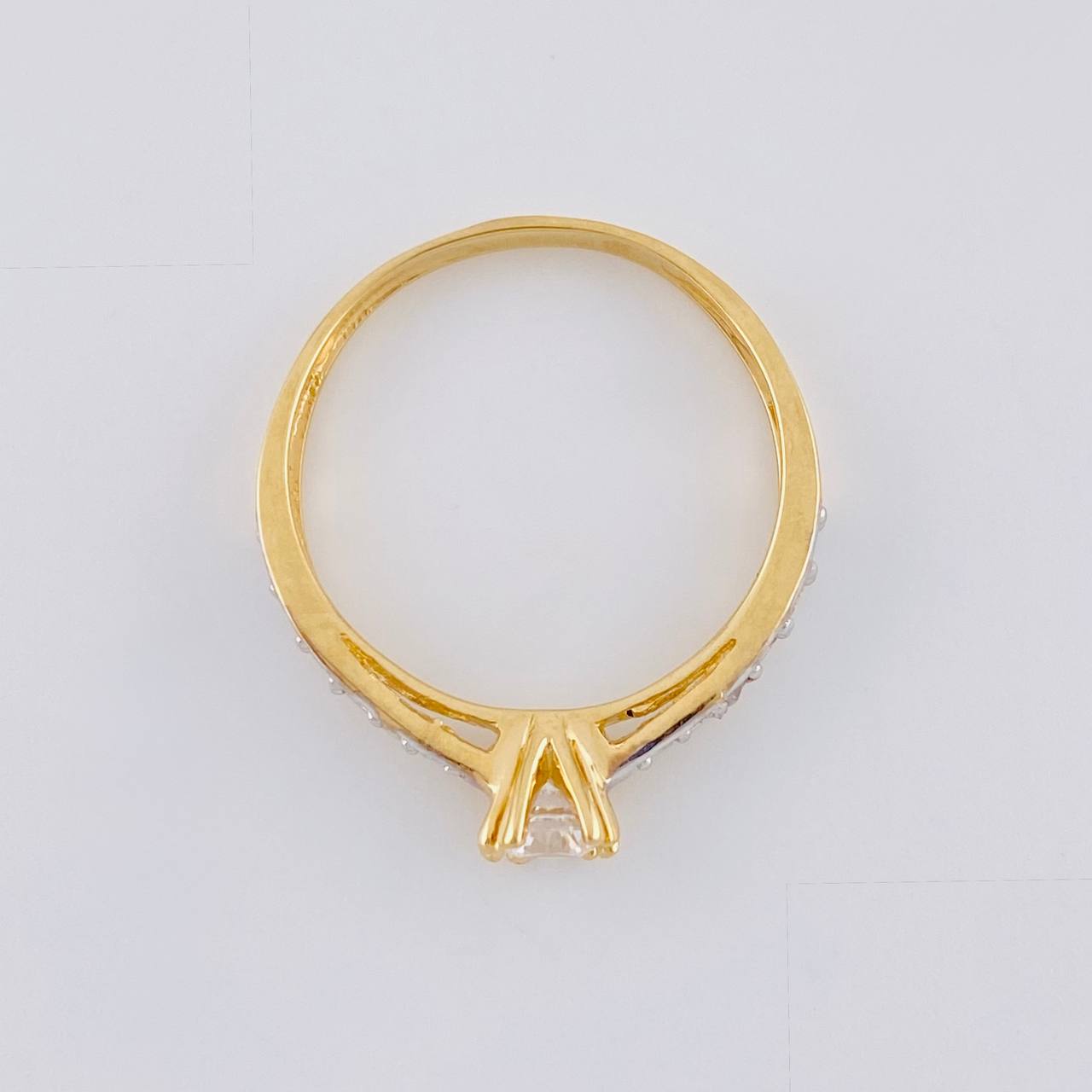 Anillo Solitario Puente Carril Descendiente 2.1 g / T7 Dos Oros Amarillo Blanco 18K