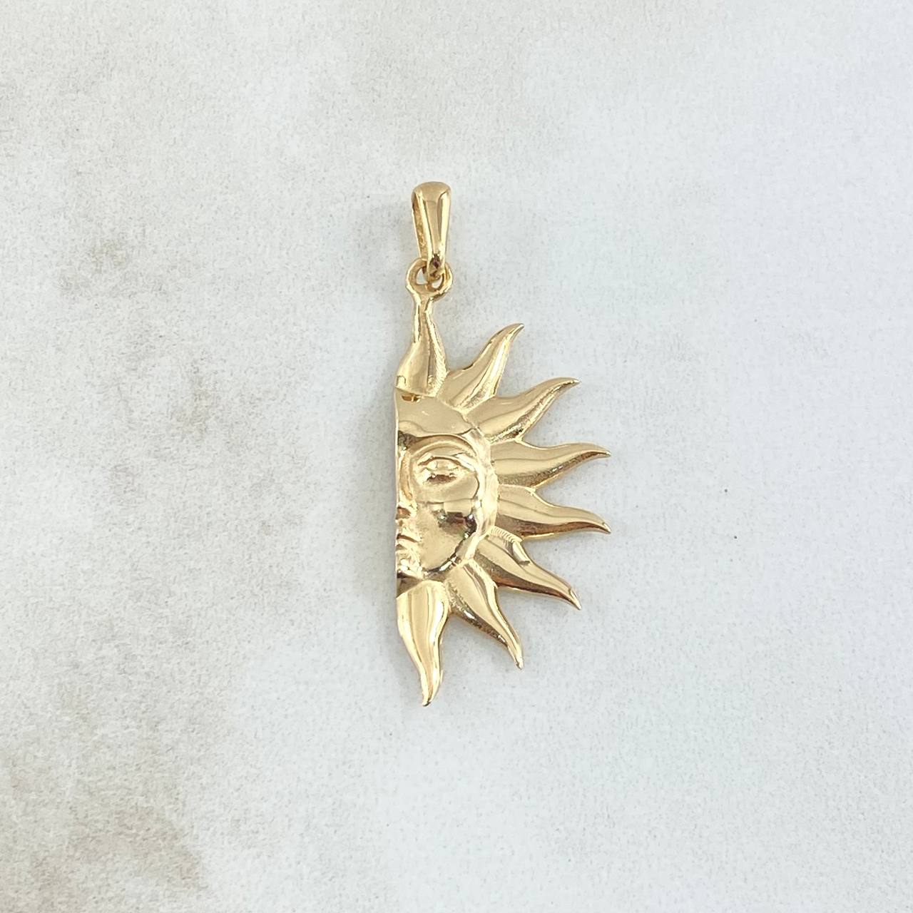 Dije Sol Media Cara 2.4gr / 3.6cm / Liso Oro Amarillo 18K ©