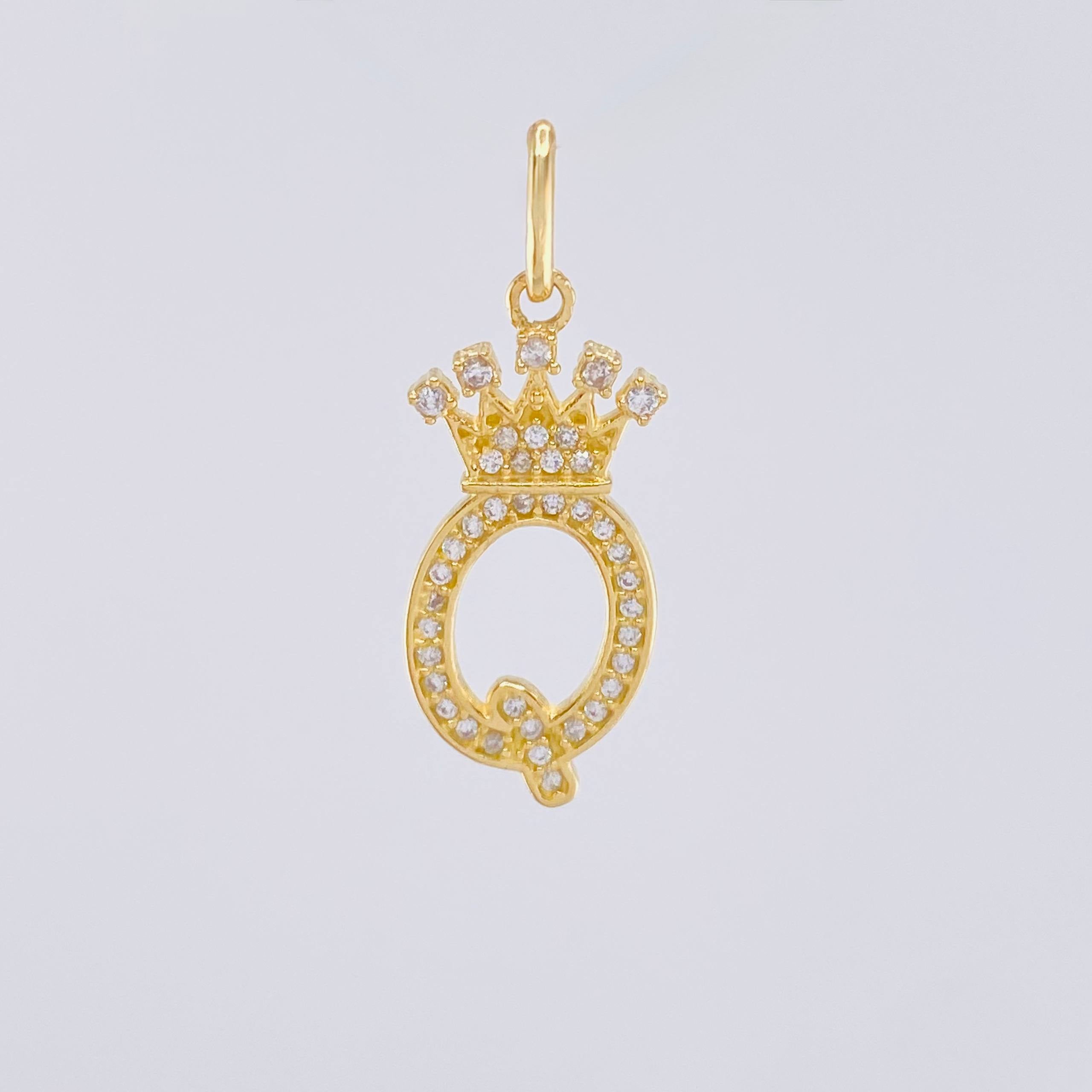 Dije Corona Letra Q 1.9gr / 1 1/4 in / Oro Amarillo 18K