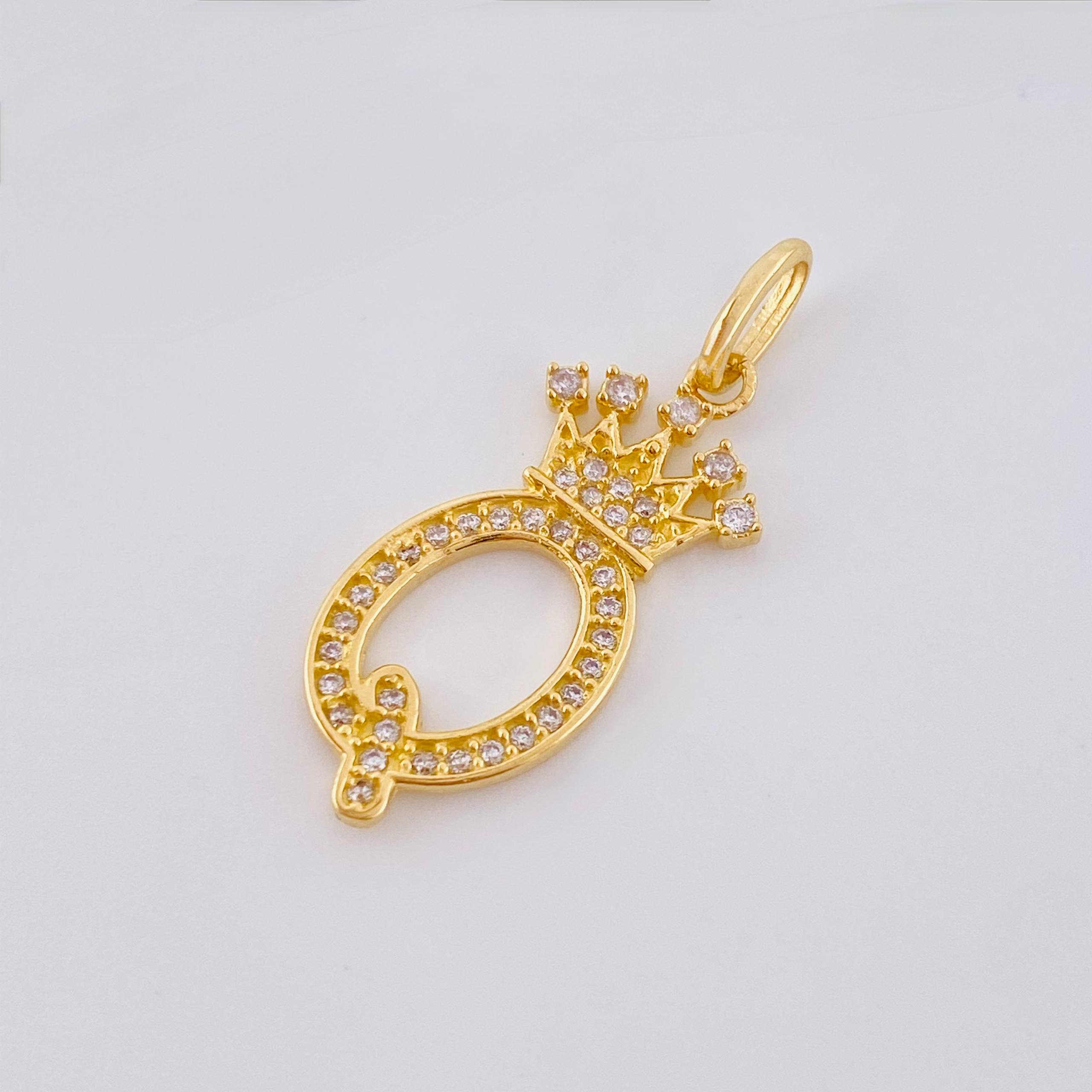 Dije Corona Letra Q 1.9gr / 1 1/4 in / Oro Amarillo 18K