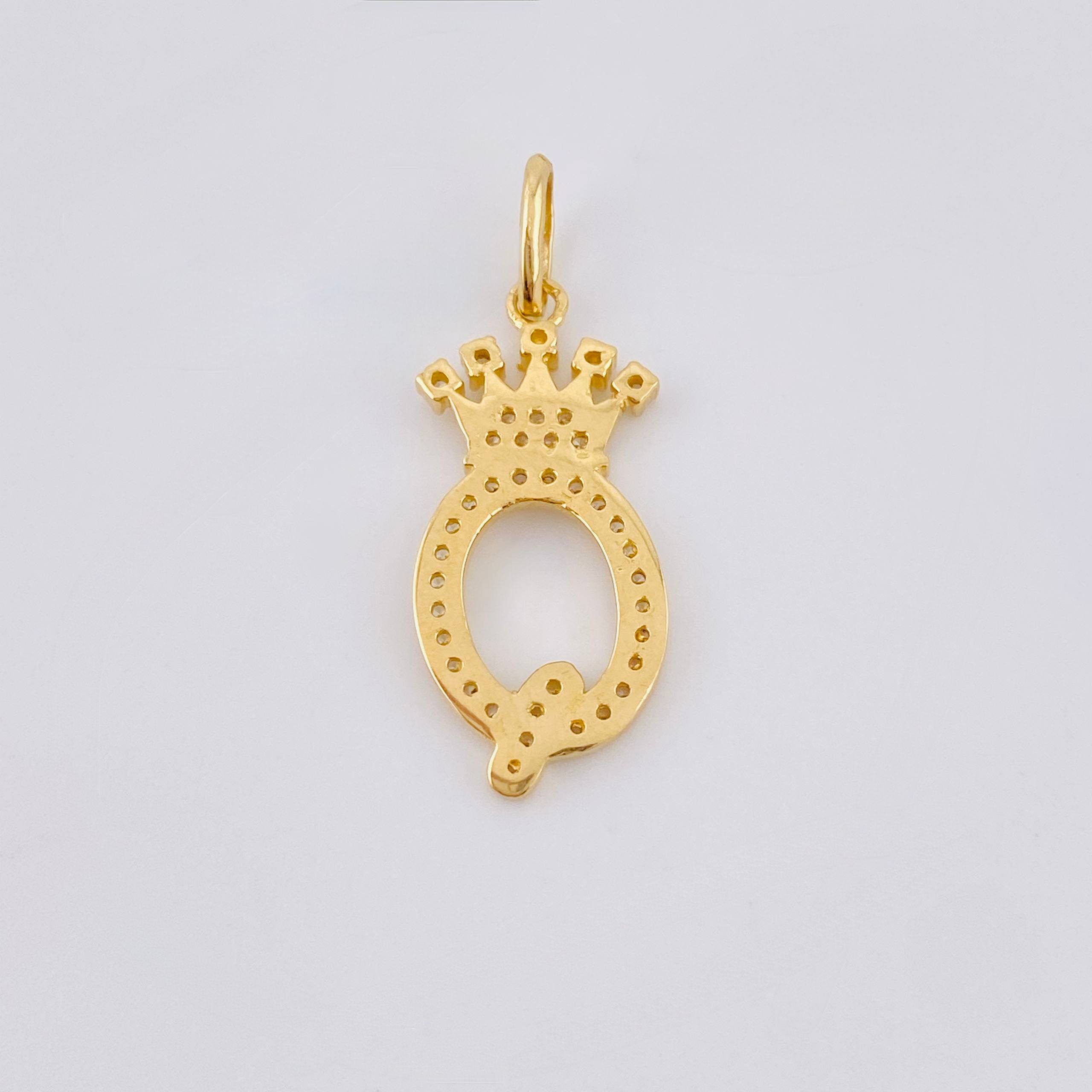 Dije Corona Letra Q 1.9gr / 1 1/4 in / Oro Amarillo 18K