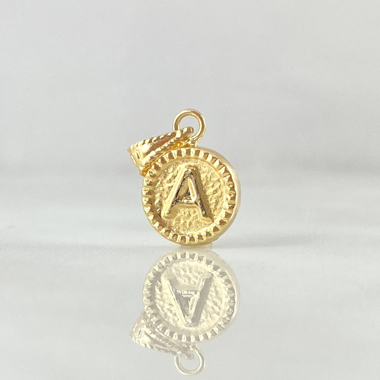 Dije Letra A Marco Bordeado 0.55g / 3/4 in Oro Amarillo 18K