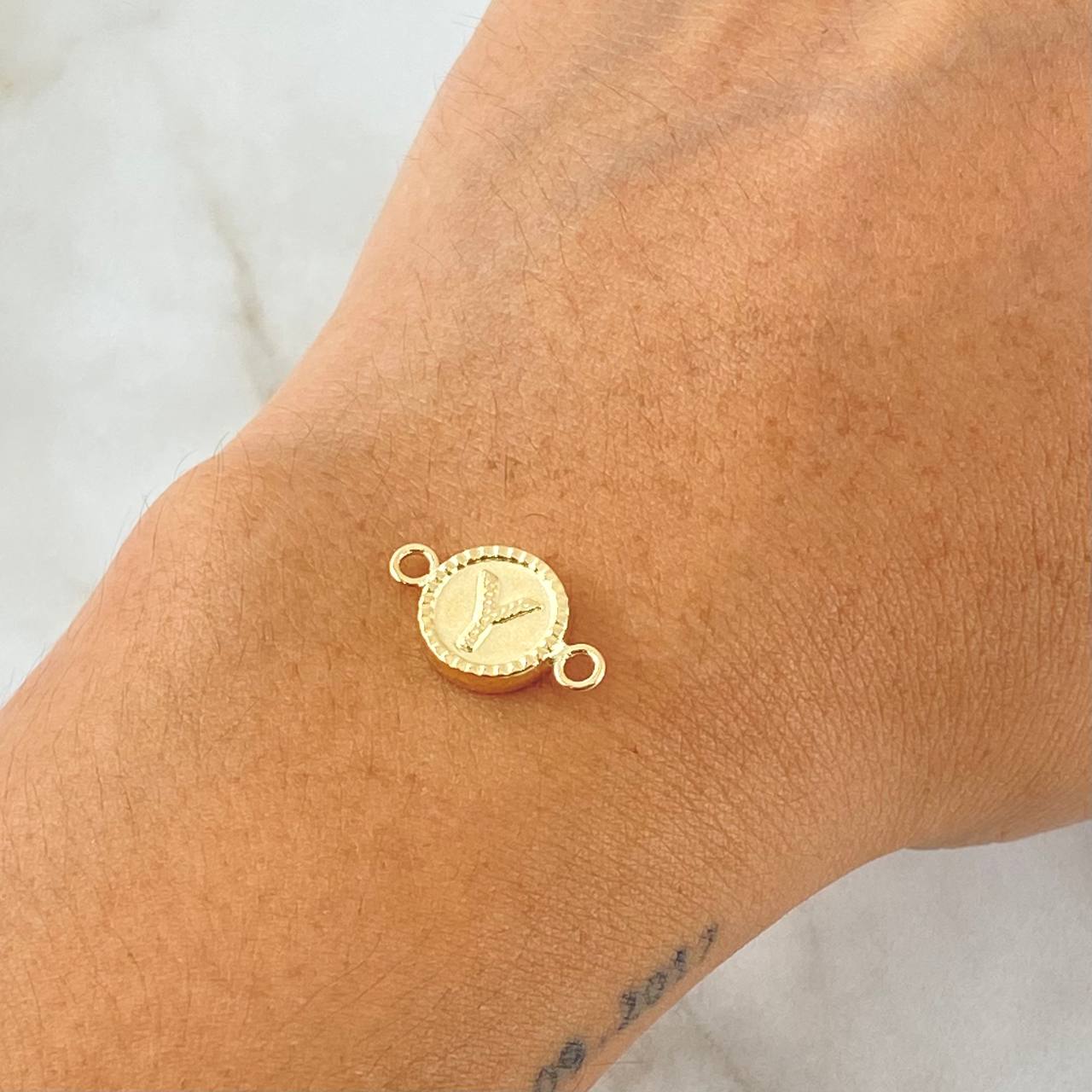 Charm Letter Y 0.6gr / 1.7cm / 0.7in / 18K Gold