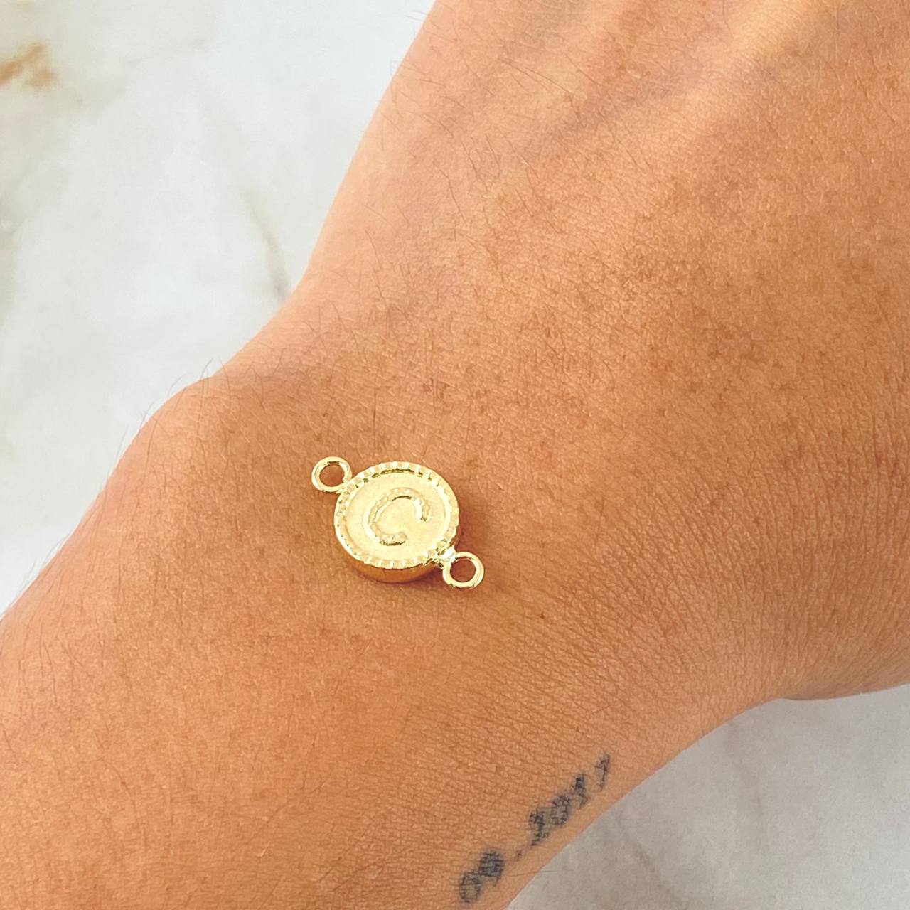 Herraje Letra C 0.45gr / 1/2 in / Oro Amarillo 18K !