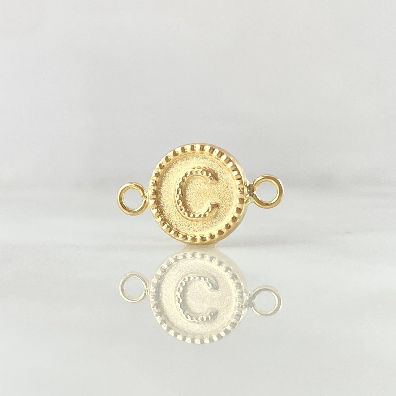 Herraje Letra C 0.6gr / 1.7cm / Circulo Bordeado Oro Amarillo 18K ©