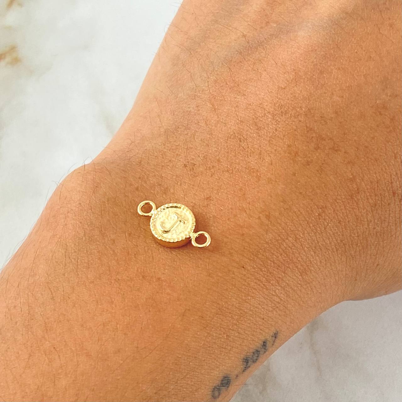 Charm Letter J 0.6gr / 1.7cm (0.7in) / 18K Gold