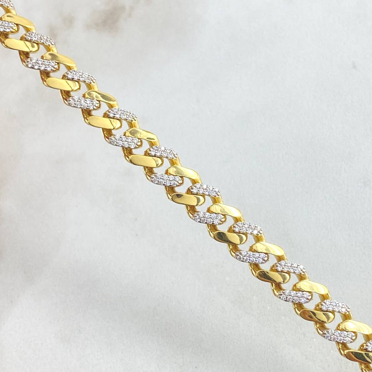 Cuban Links Bracelet 9.75gr / 7.9in / White Zircon Clasp 18K Gold +4©