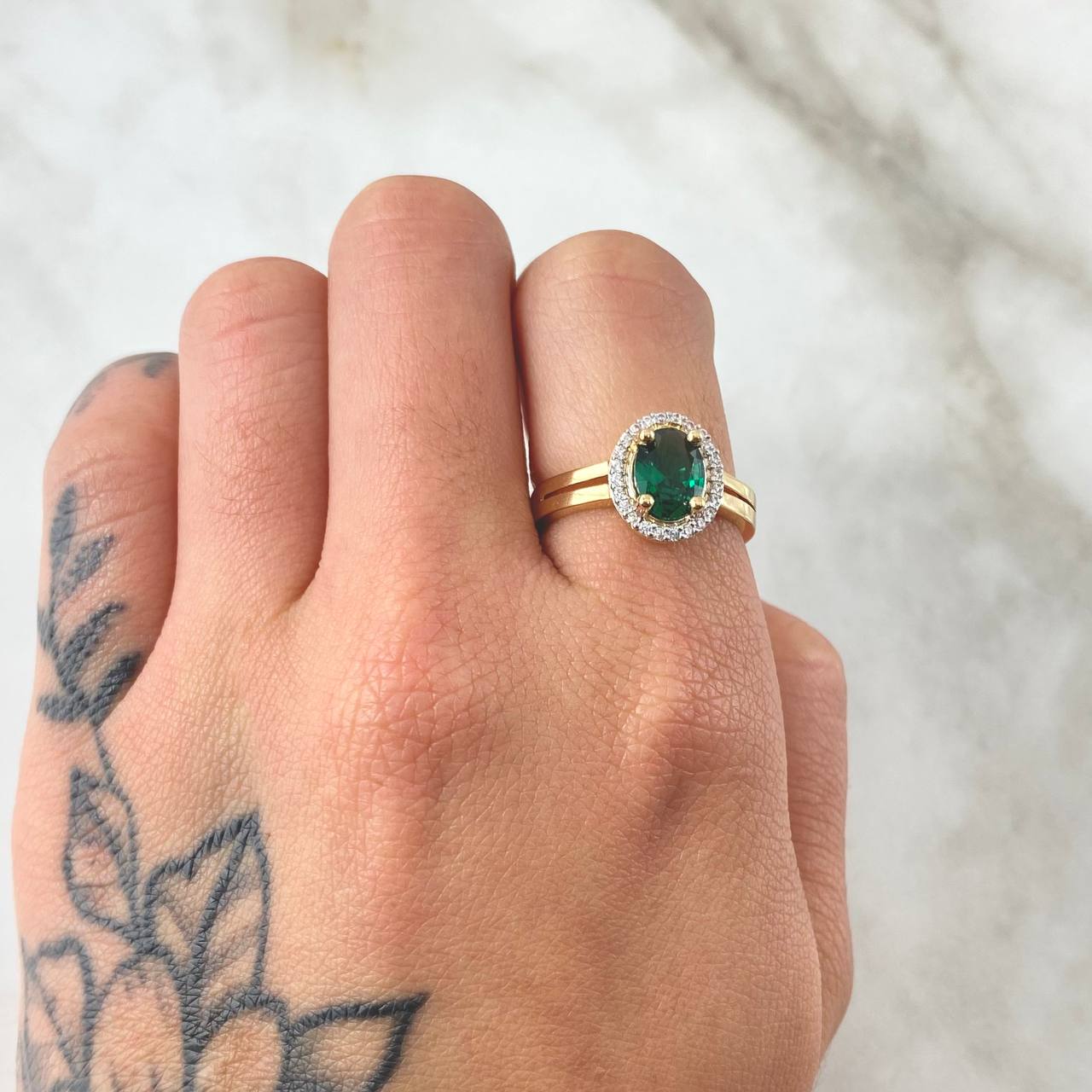 Solitaire Halo Ring 3.25gr / Size 6 1/4 / 18K Yellow Gold *
