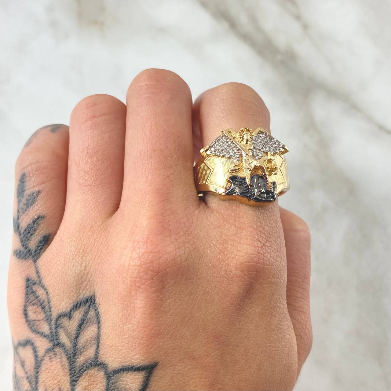 Anillo San Miguel Arcangel 10.9gr / T11 / Oro Amarillo 18K *