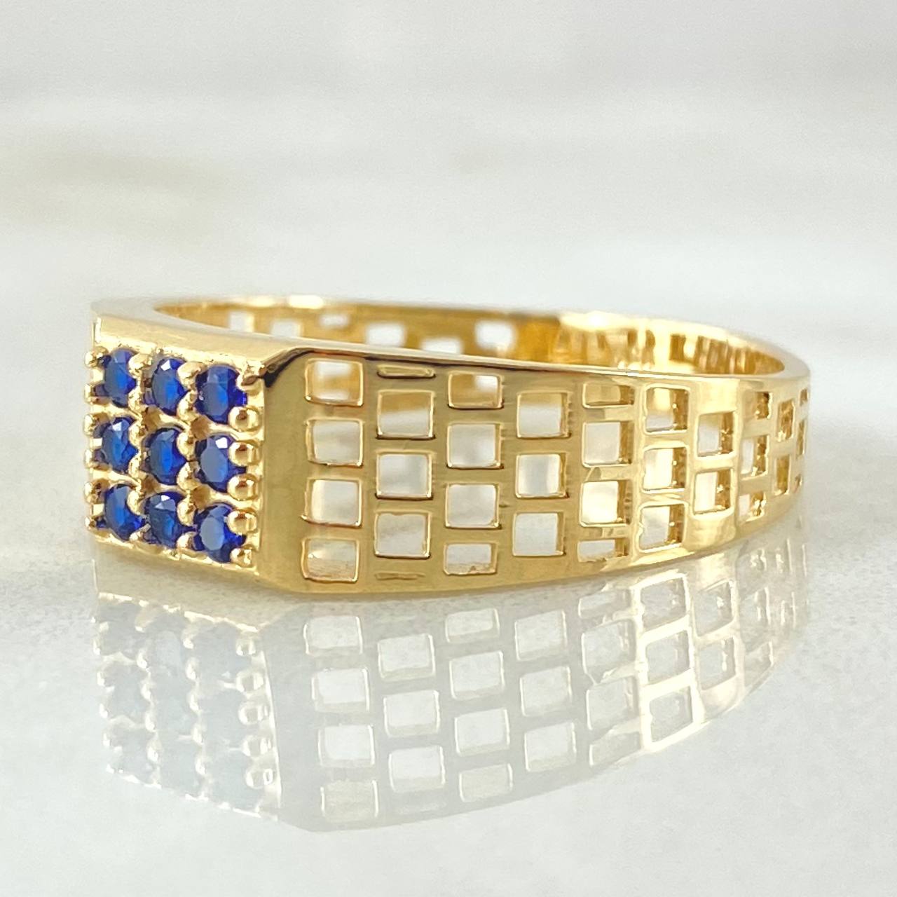 Maya Ring 3.6gr / Size 10 1/2 / 18K Gold