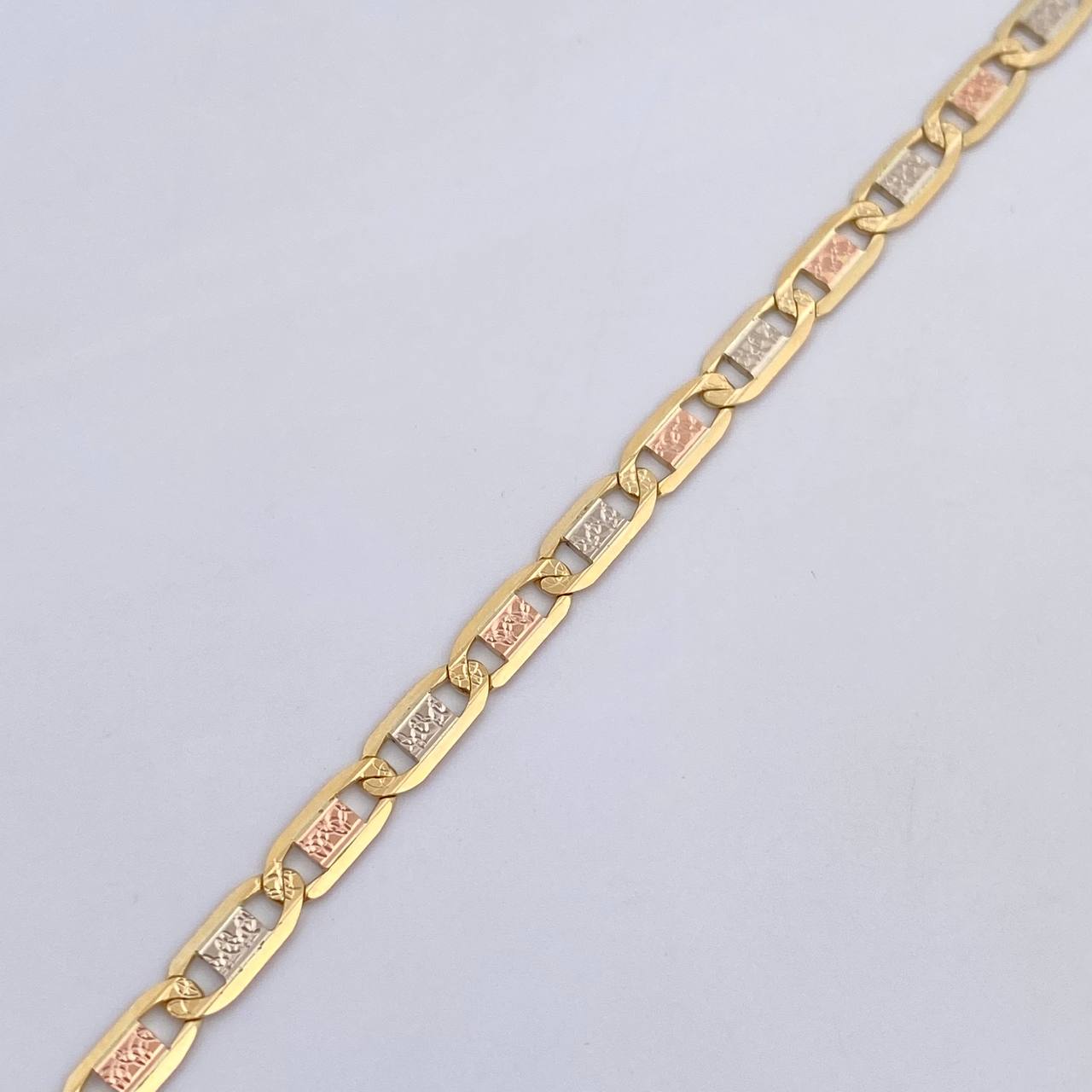 Pulso Escalera Plana 4.15gr / 19.6cm / 3.1mm Tres Oros +3 18K $