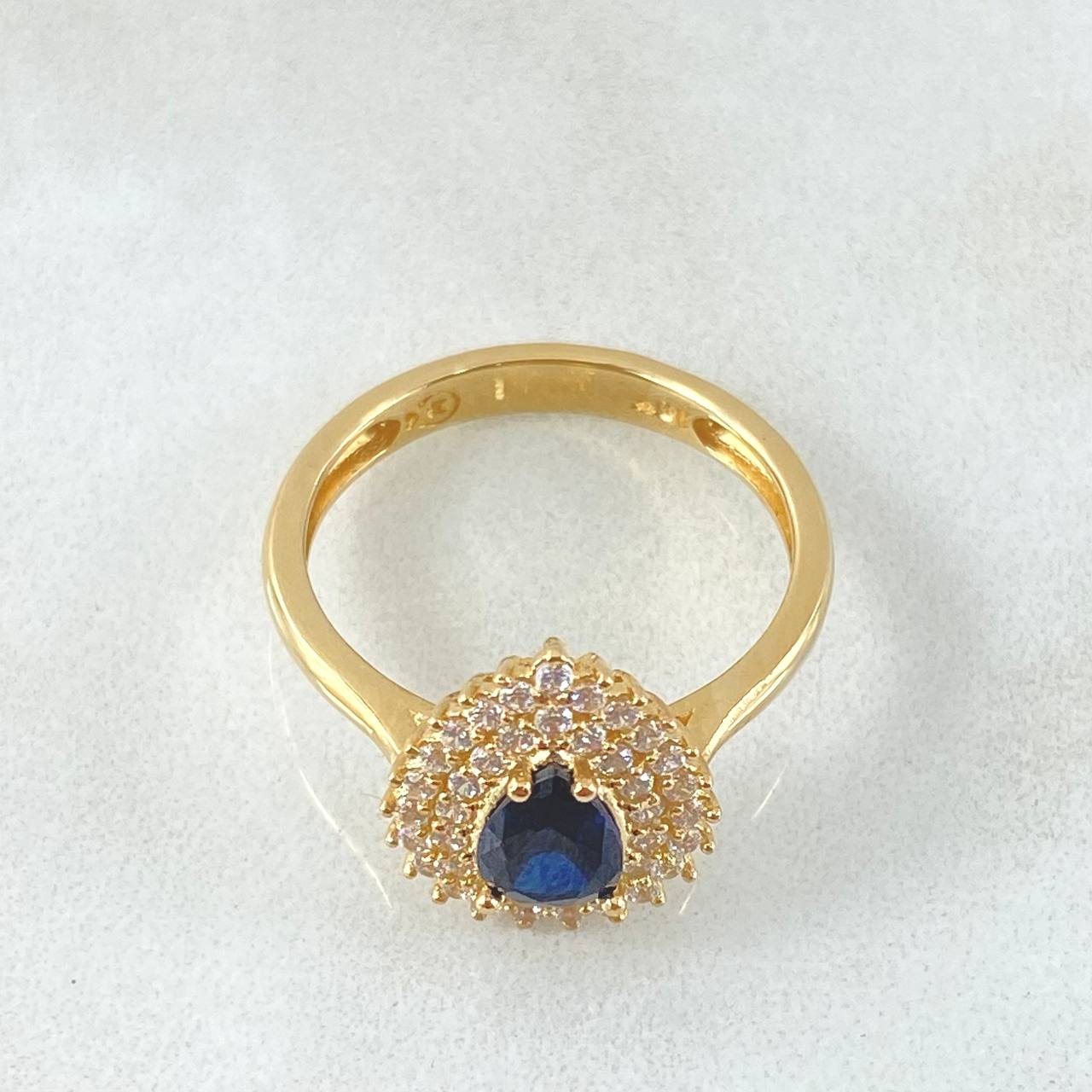 Solitaire Halo Teardrop Ring 4.05gr / Size 7 1/2 / 18K Yellow Gold ©