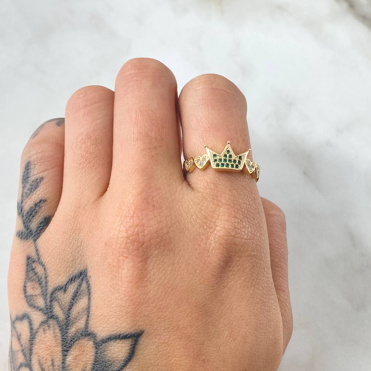 Crown Hearts Ring 2.75gr / Size 6 1/2 / 18K Gold ©