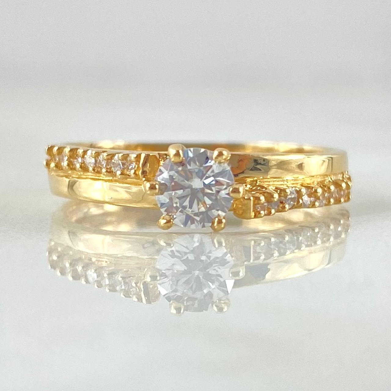 Solitaire Ring Crossed Ladder 2.35gr / Size 6 1/2 / 18K Yellow Gold ©